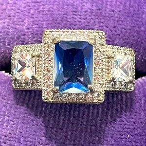 Ring Bomb Party RBP Light Blue Ombre Crystal Queen of Hearts Sz6 GUC